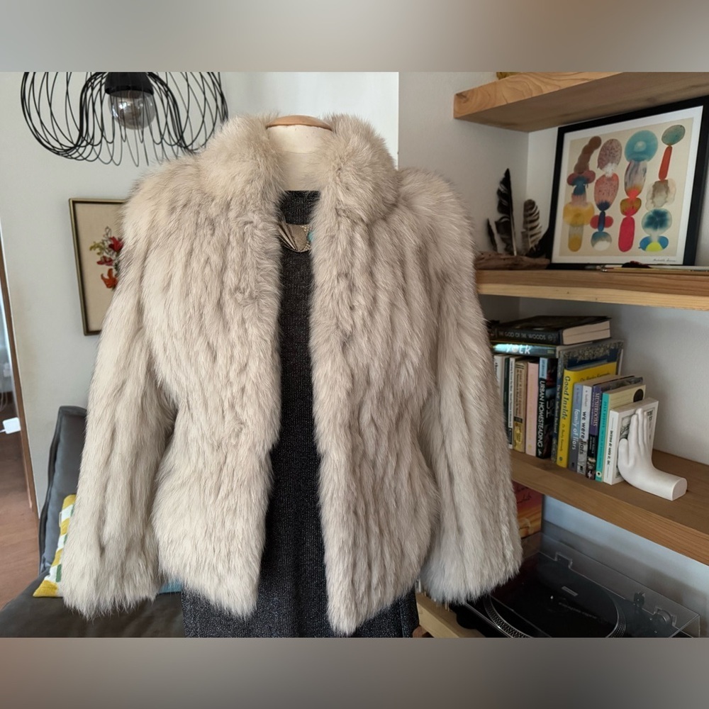 Saga Furs Blue Fox Vintage Real FurJacket/Coat in perfect condition. Size 6. - Picture 7 of 16